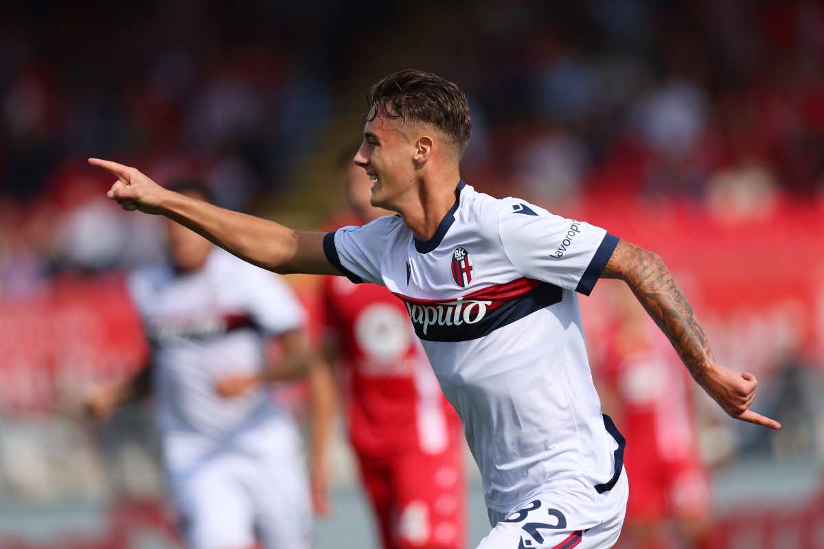 Urbanski esulta dopo il gol al Monza