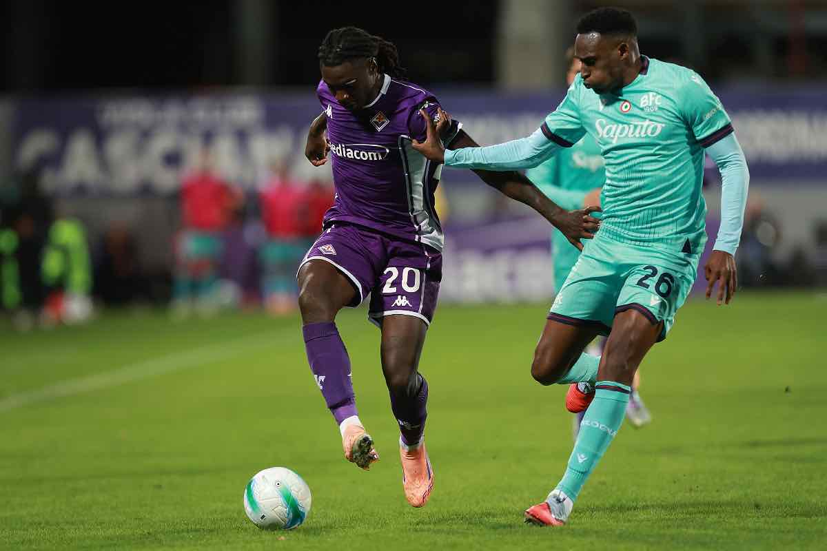 Moise Kean e Jhon Lucumí durante Fiorentina-Bologna