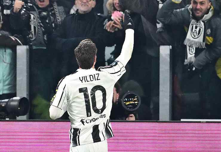 Kenan Yildiz con la maglia numero 10