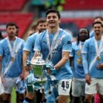 Khusanov alza il trofeo