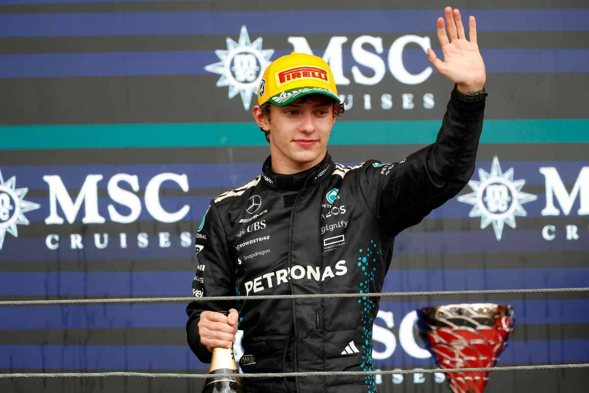 Kimi Antonelli sul podio ad Interlagos