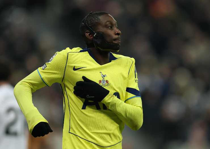 Kolo Muani con la maglia del Tottenham