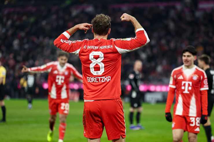 Leon Goretzka esulta