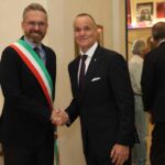 Matteo Lepore in occasione del conferimento della cittadinanza onoraria a Saputo