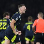 Ferguson esulta dopo il gol