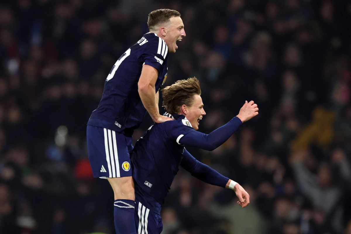 Ferguson esulta dopo il gol