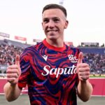 Lewis Ferguson festeggia la vittoria sul Lecce