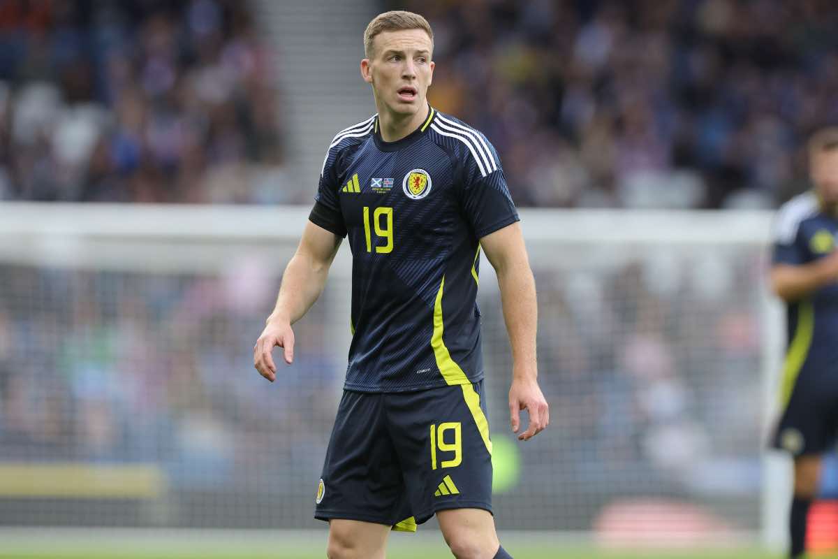 Lewis Ferguson durante Scozia-Islanda