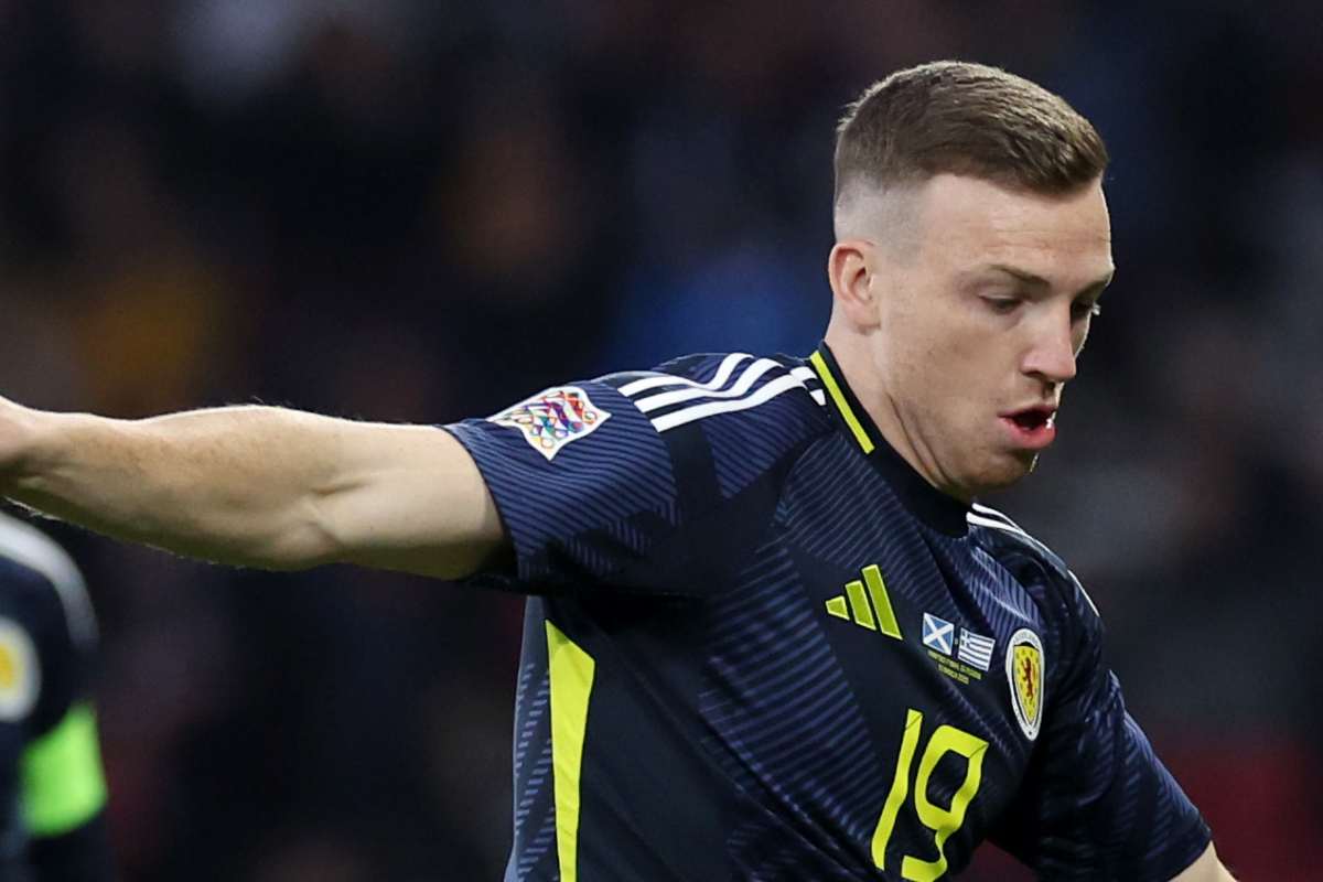 Lewis Ferguson con la maglia della Scozia