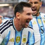 Lionel Messi esulta dopo un gol