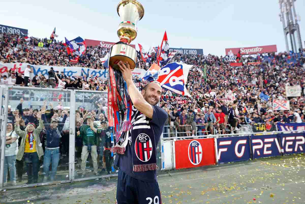 Lorenzo De Silvestri solleva la Coppa Italia