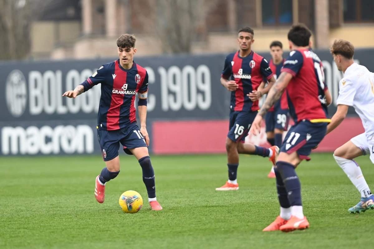 Lorenzo Menegazzo in azione con la maglia del Bologna giovanile