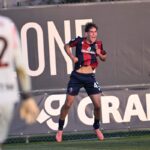 Lo Monaco esulta dopo un gol