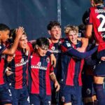 Lo Monaco durante l'esultanza con i compagni