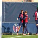 Lo Monaco durante l'esultanza con i compagni