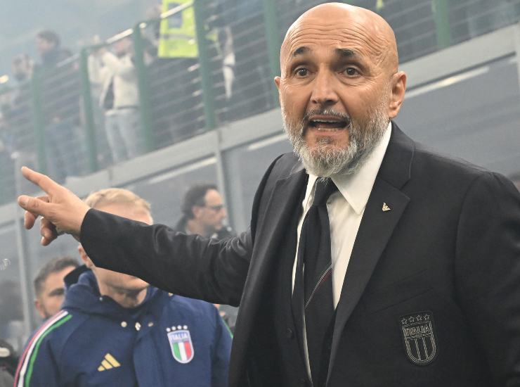 Spalletti mentre dà indicazioni