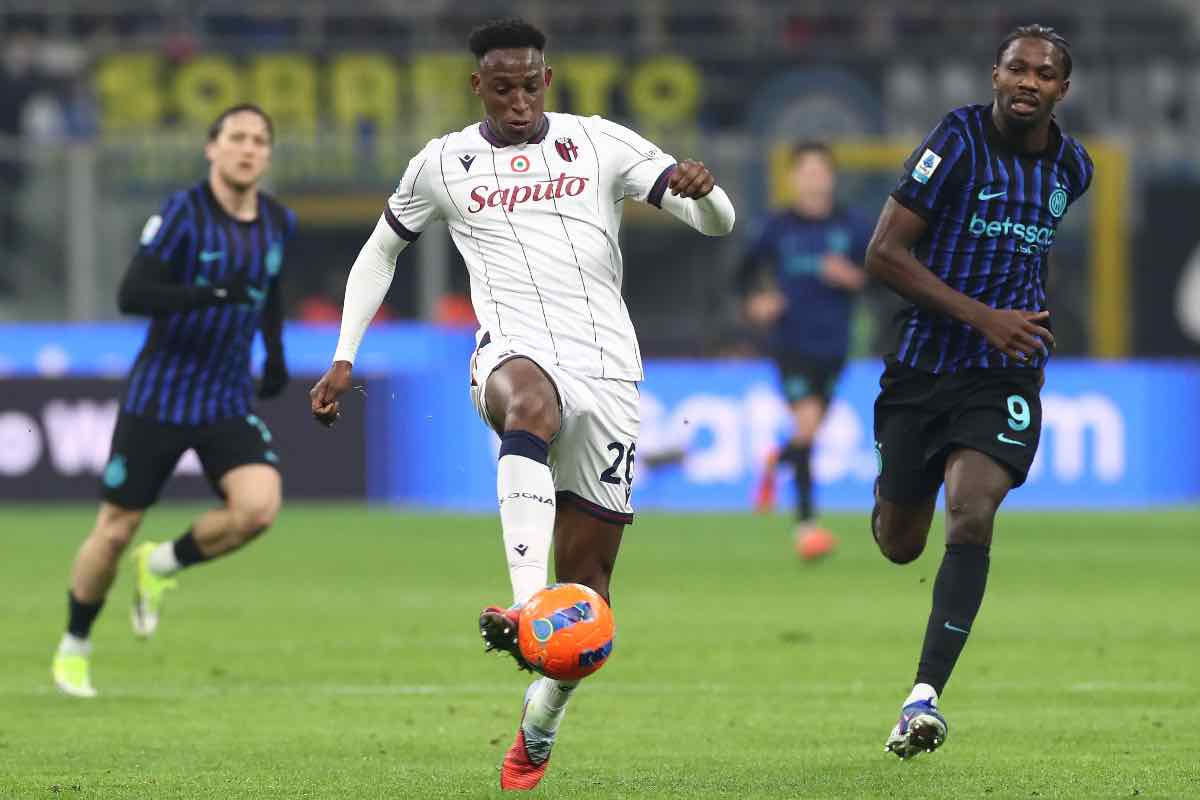 Jhon Lucumí in azione durante Inter-Bologna