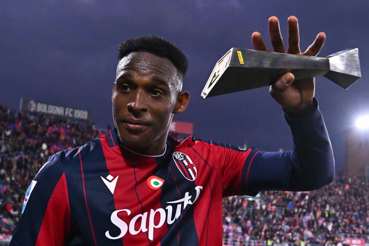 Jhon Lucumí con il premio MVP di Bologna-Napoli