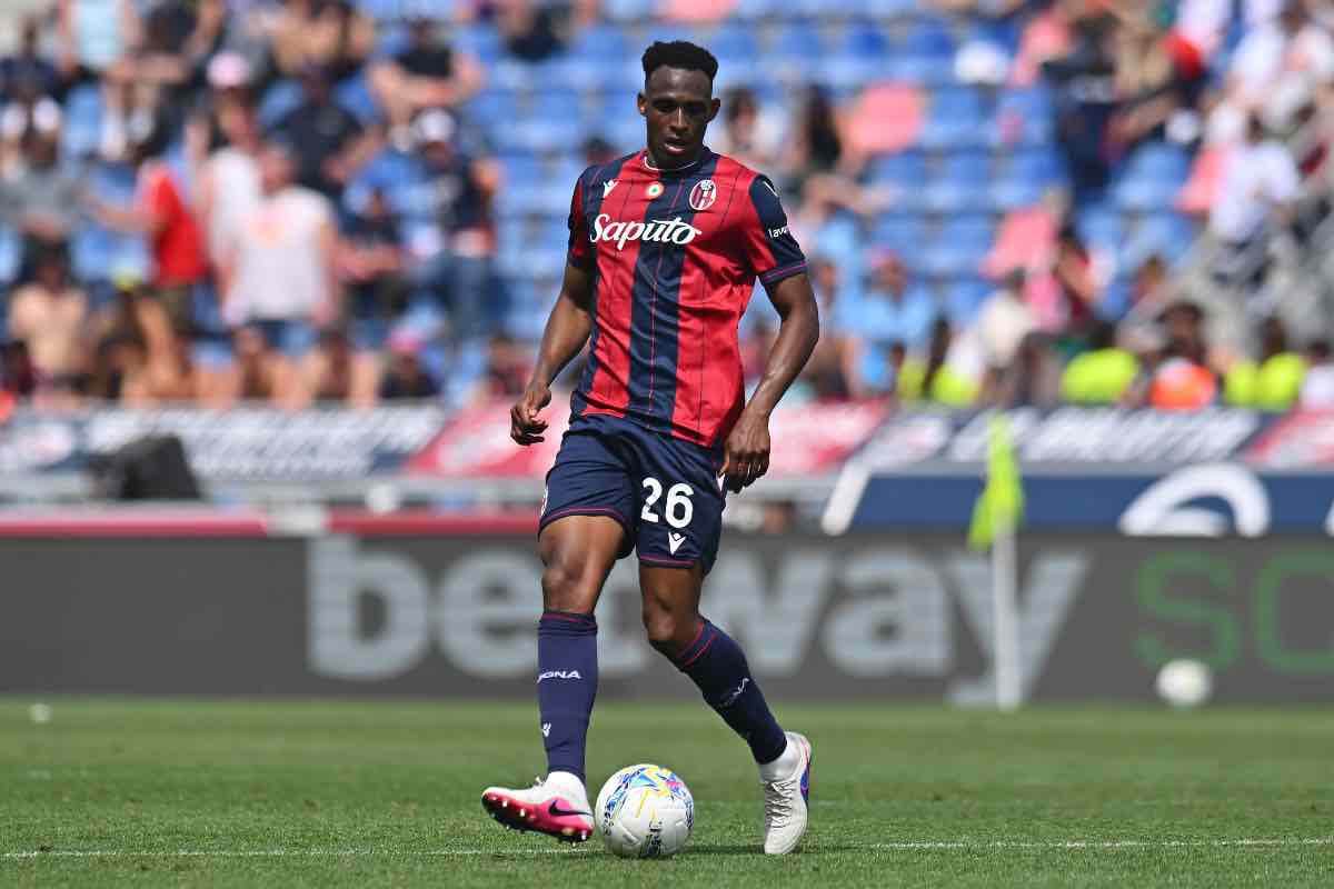 Jhon Lucumí in azione durante Bologna-Cagliari