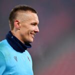 Lukasz Skorupski di profilo durante il riscaldamento