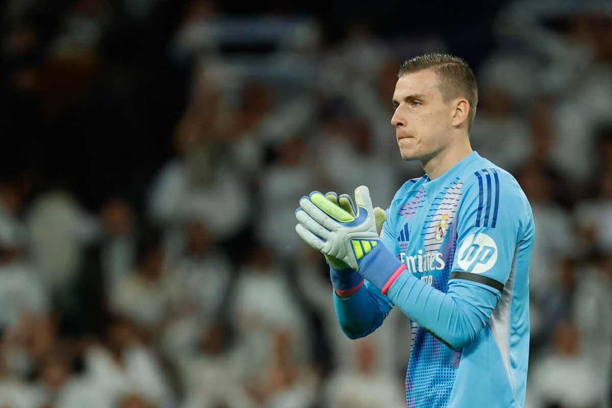 Lunin applaude il pubblico