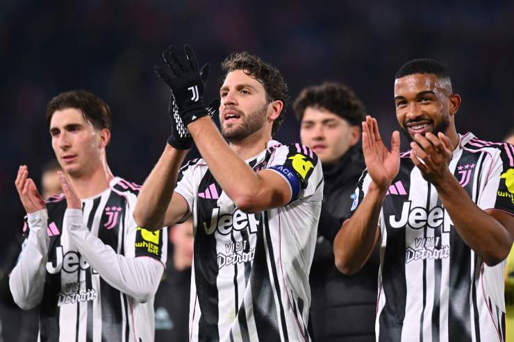 I giocatori della Juventus esultano dopo la vittoria
