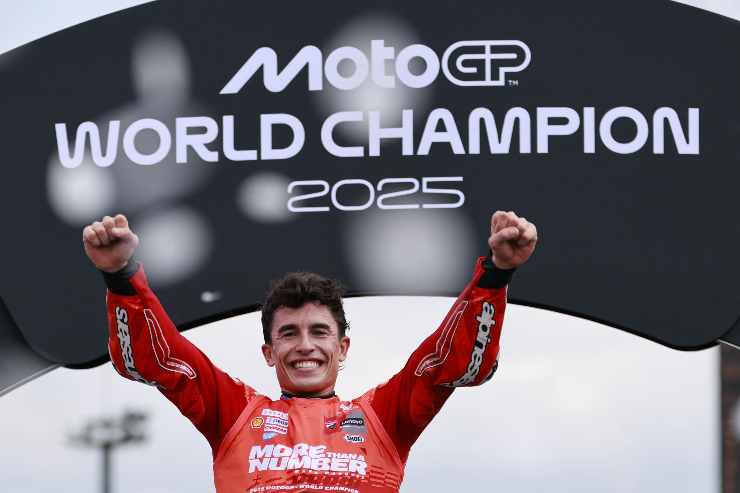 Marc Marquez festeggia il titolo mondiale