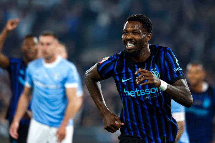 Thuram esulta dopo il gol