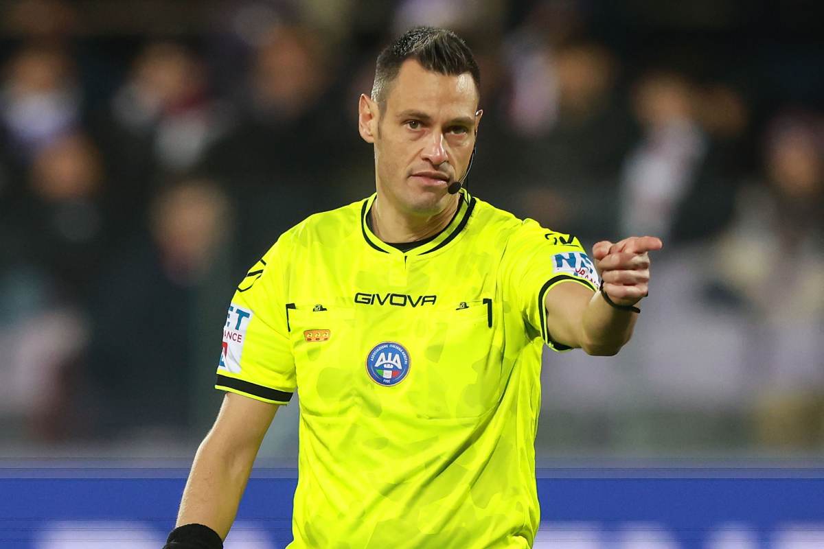 Maurizio Mariani referee reacts during the Serie A match between ACF Fiorentina and Udinese Calcio at Artemio Franchi on December 21, 2025 in Florence, Italy.