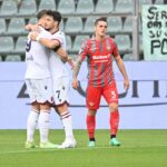 Arnautovic e Orsolini esultano dopo il gol
