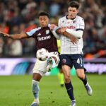 Vitik in azione contro l'Aston Villa