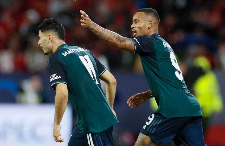 Martinelli e Gabriel Jesus esultano