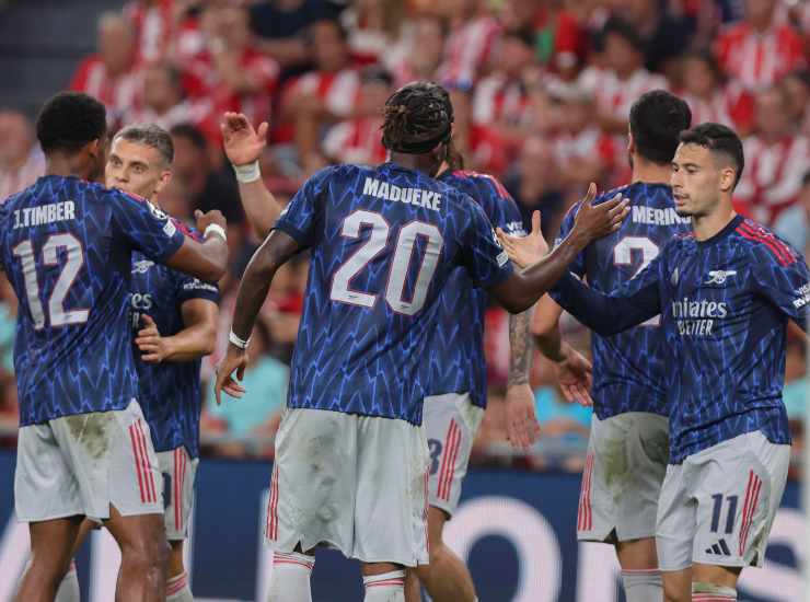 Martinelli si complimenta con i compagni