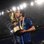 Matteo Darmian con la Coppa