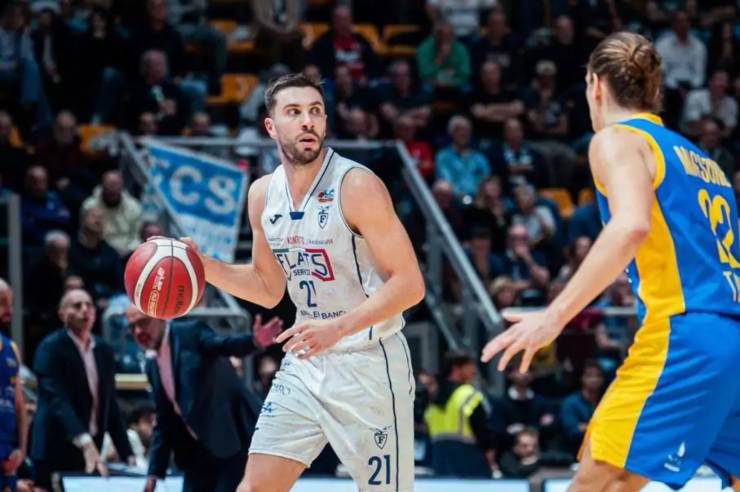 Matteo Fantinelli porta palla