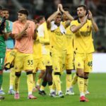 Gabbia e i compagni salutano i tifosi