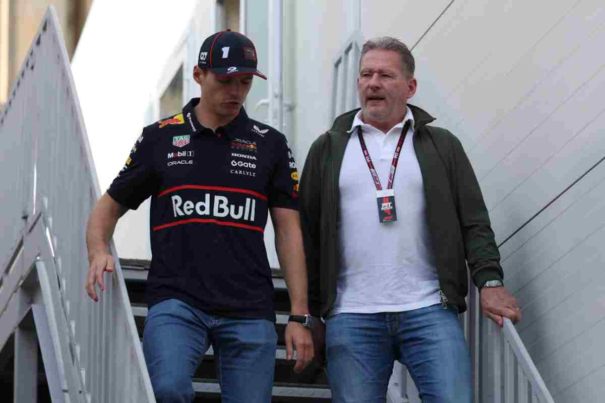 Verstappen, incidente stradale da paura: auto distrutta – Foto