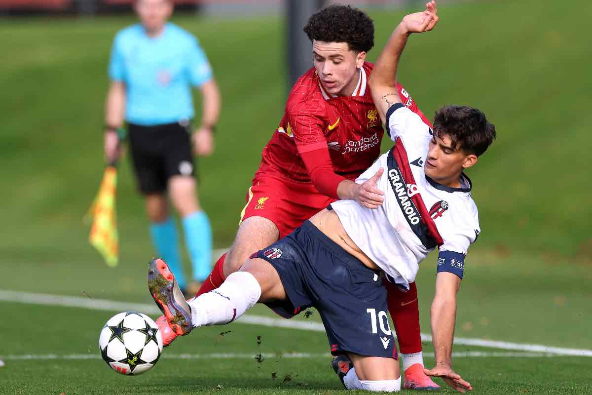 Menegazzo in azione durante Liverpool-Bologna in Youth League