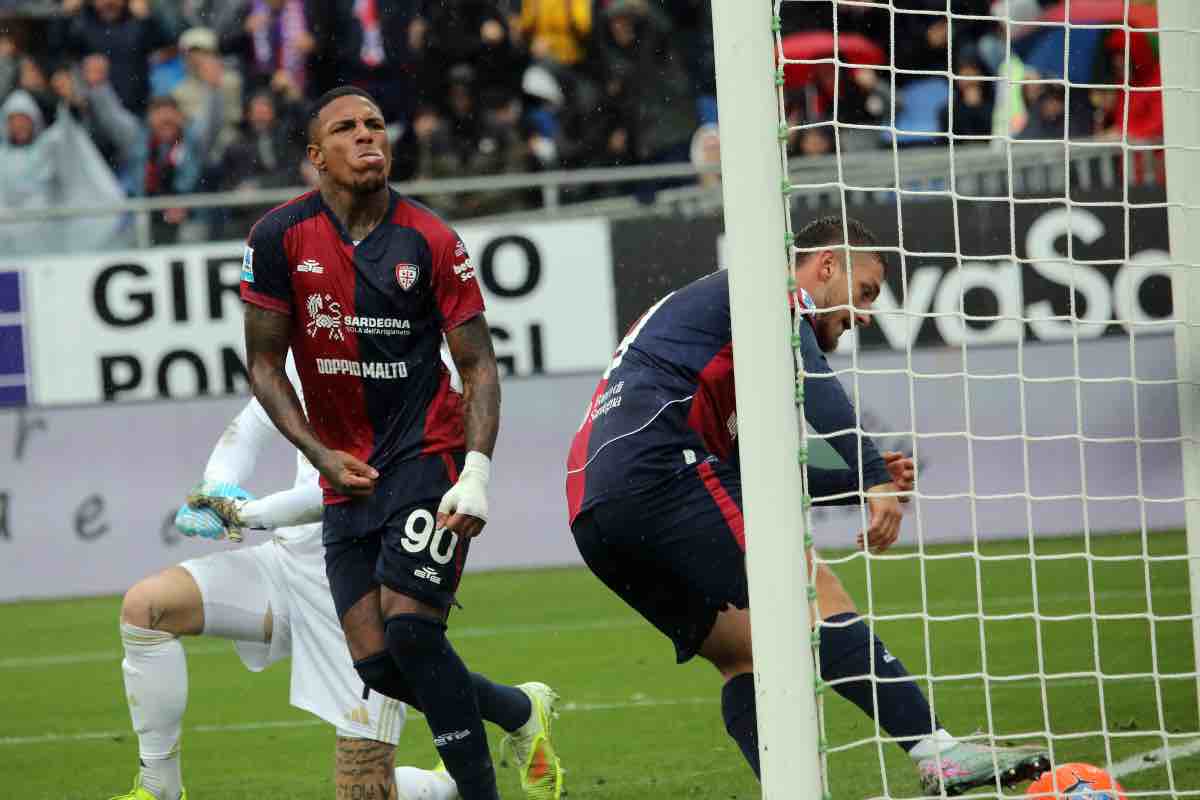 Michael Folorunsho esulta dopo il gol in Cagliari-Pisa