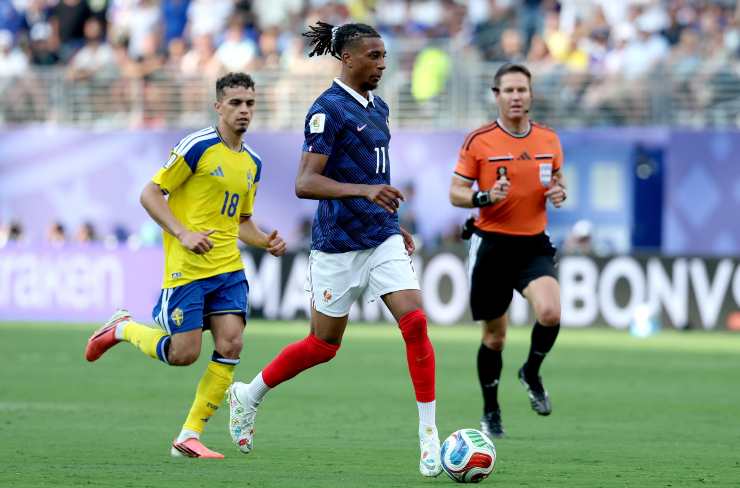 Michael Olise con la Francia