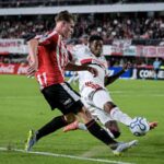 Mikel Amondarain in azione durante Estudiantes-Flamengo di Copa Libertadores