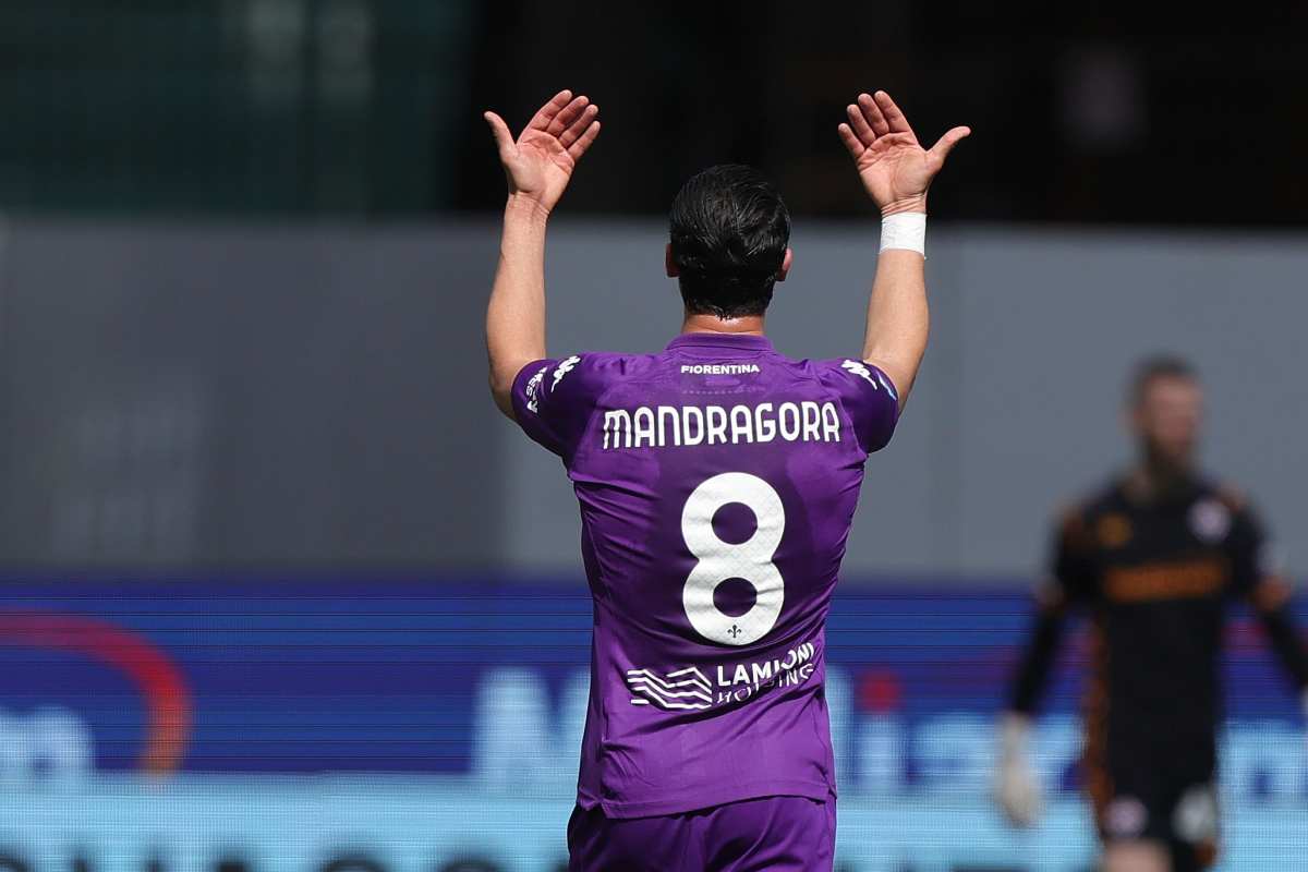 Rolando Mandragora con la maglia della Fiorentina
