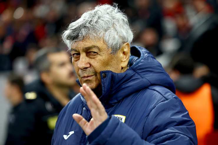 Mircea Lucescu saluta