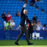 il Ds Monchi saluta i tifosi