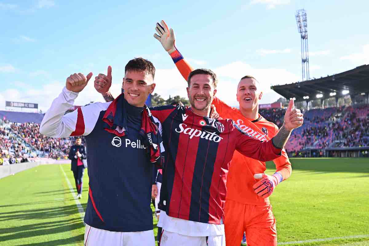 Moro, Bernardeschi e Skorupski esultano dopo la vittoria contro il Pisa
