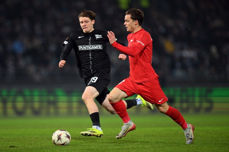 Felix Horn Myhre of SK Brann on the ball whilst under pressure from Luca Weinhandl of SK Sturm Graz during the UEFA Europa League 2025/26 League Phase MD8 match between SK Sturm Graz and SK Brann at Sturmstadion Liebenau on January 29, 2026 in Graz, Austria.