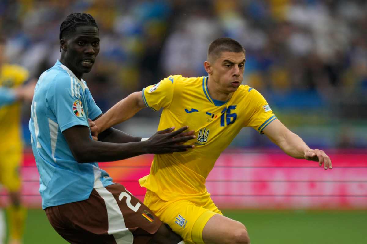 Mykolenko in azione