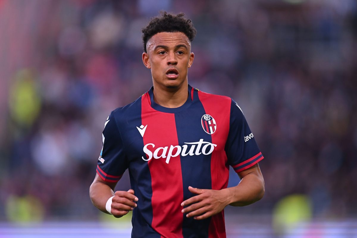 Dan Ndoye con la maglia del Bologna