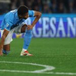 Neres in ginocchio sul campo