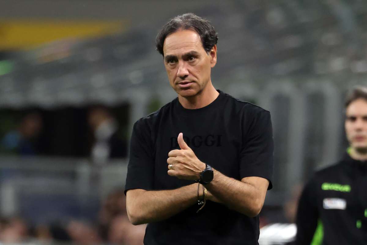 Nesta con il pollice alzato